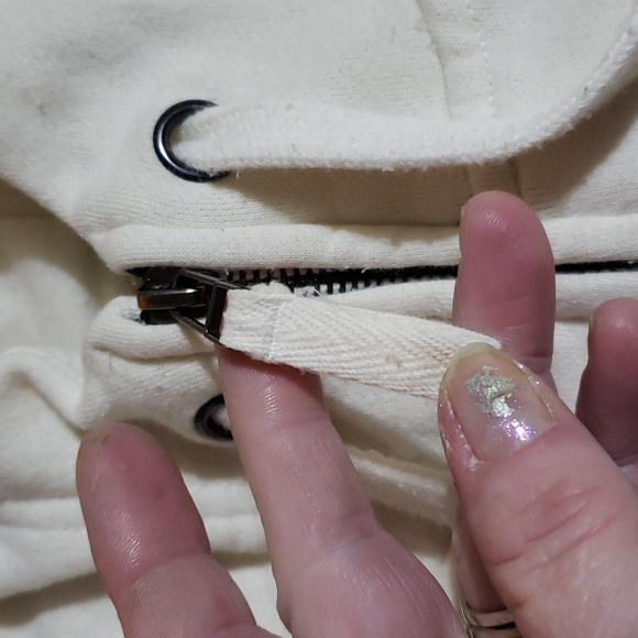 Attraction zip up jacket says Canada in front. Cream in color size lg - Picture 5 of 9